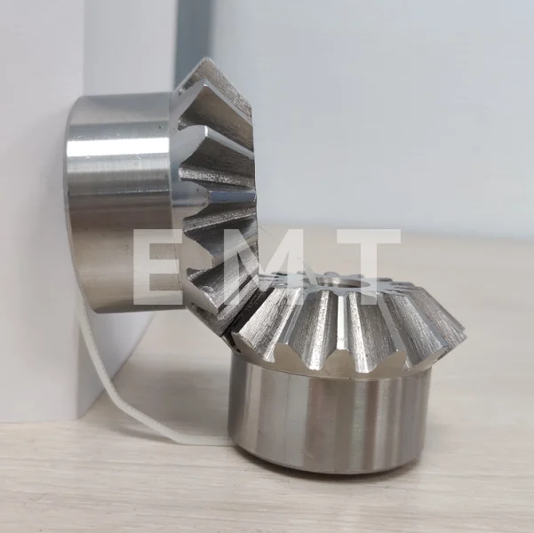 Коническая пара прямозубая (B) C28B221, передат. число=1:1, M=2, Z=22/22, EMT | ЕМТ